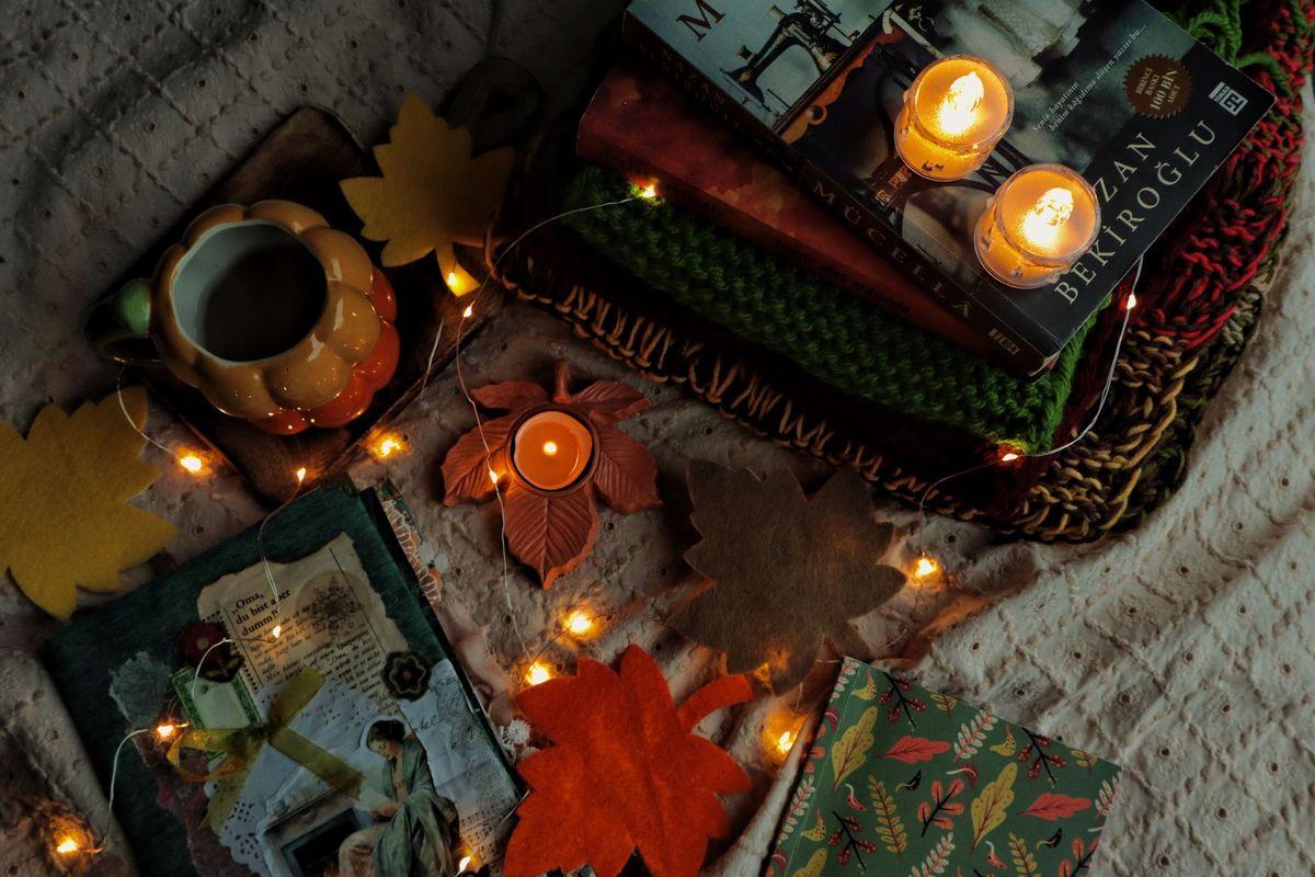 Cosy living room with a candle and books